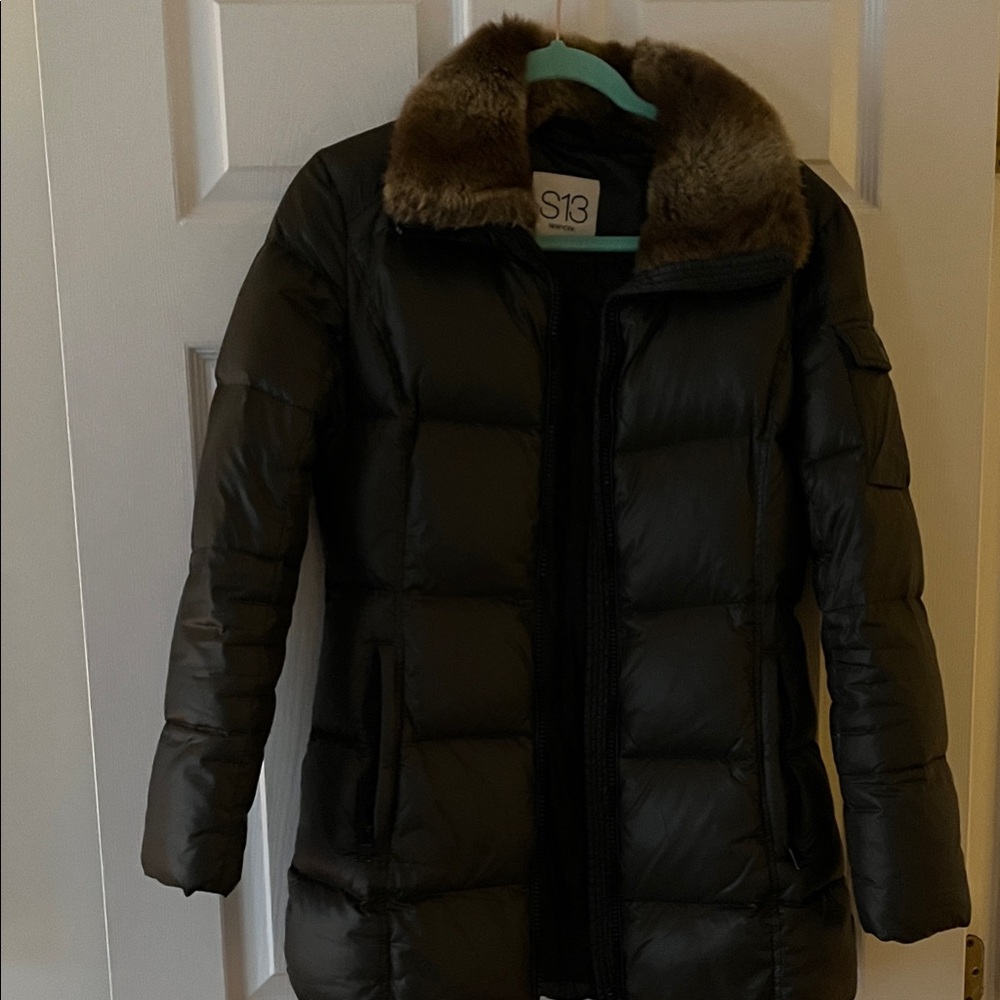 S13 Women's Dark Puffer Jacket with Faux Fur Collar had hood